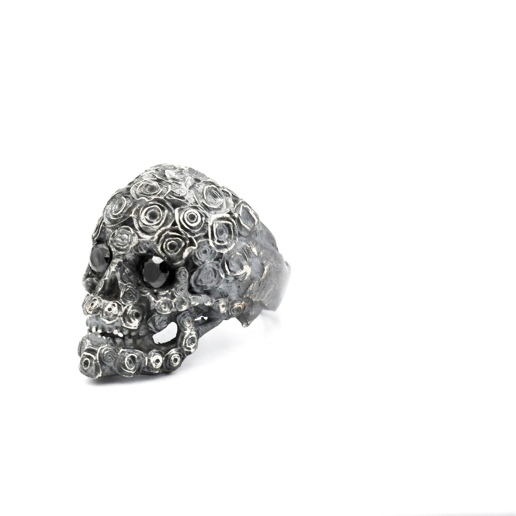 W ROSES SKULL STONE RING