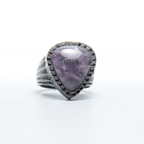 RJ GUITAR PICK STONE RING AMETHYST