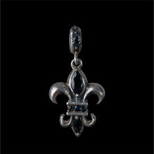 Cargar imagen en el visor de la galería, FLEUR DE LIS (CON ZAFIRO) - Rock and Jewel
