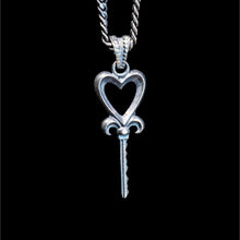 Cargar imagen en el visor de la galería, HEART KEY Ii - Rock and Jewel
