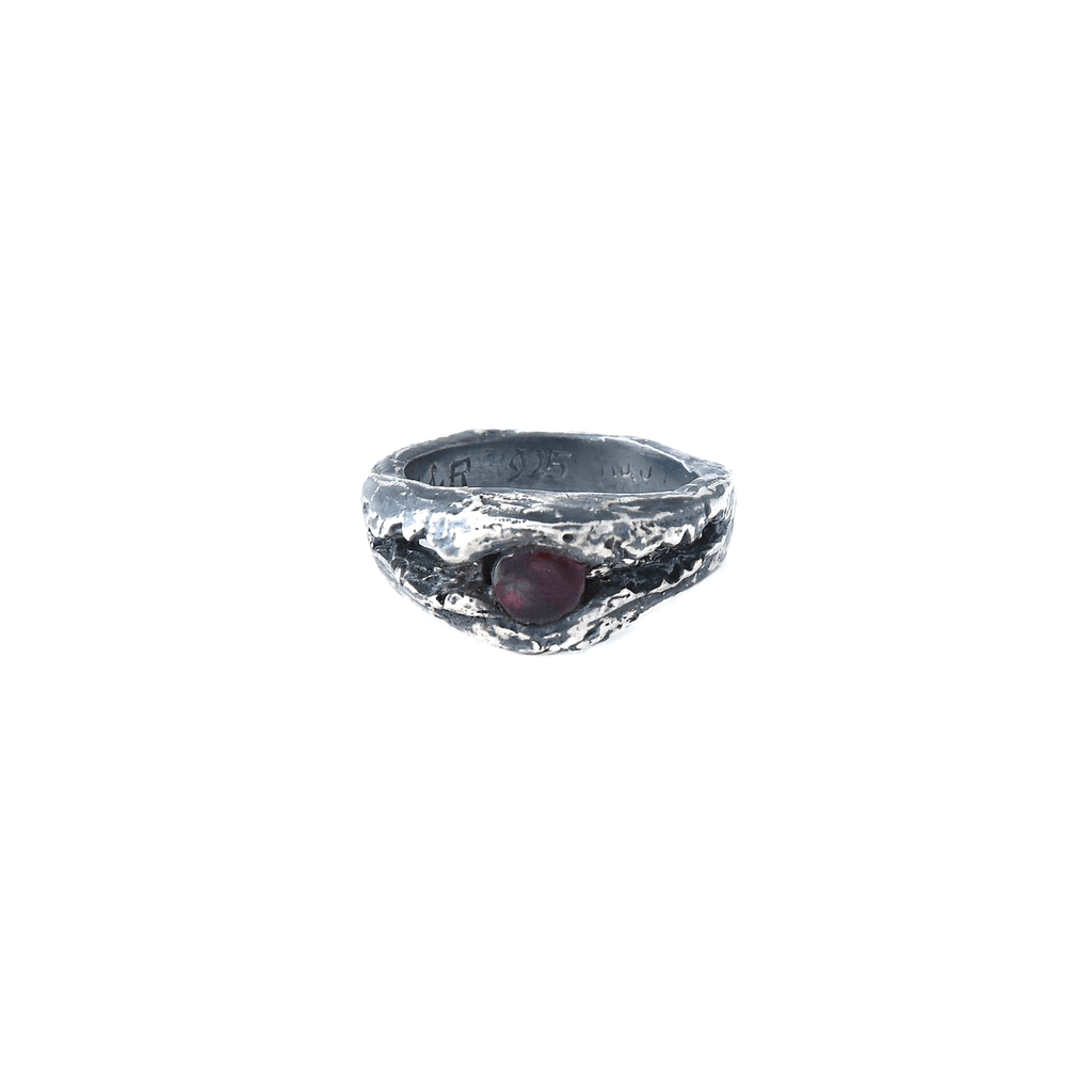 LAVA STONE RING CON GRANATE - Rock and Jewel