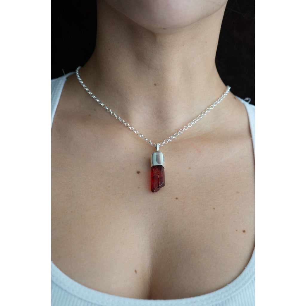 RED VEIN QUARTZ - Rock and Jewel