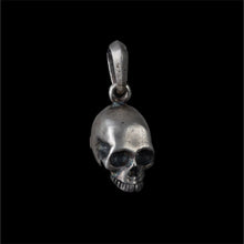 Cargar imagen en el visor de la galería, SILVER ALICE SKULL - Rock and Jewel
