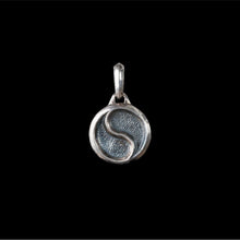 Cargar imagen en el visor de la galería, THE YIN YANG DARK SILVER - Rock and Jewel
